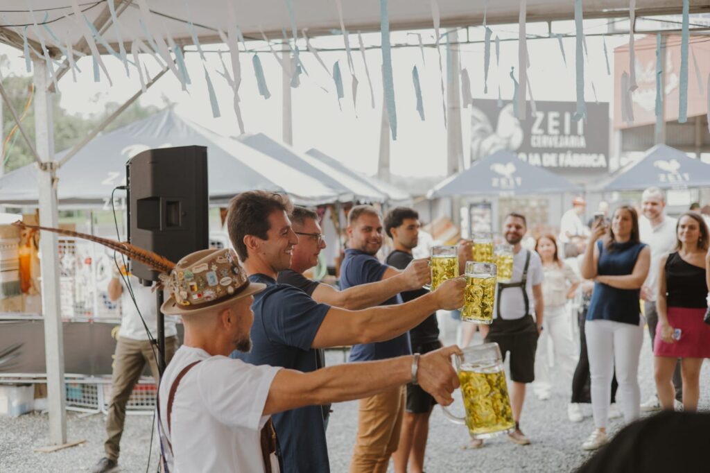 Oktober Zeit reúne gastronomia, música e cerveja neste sábado em Joinville