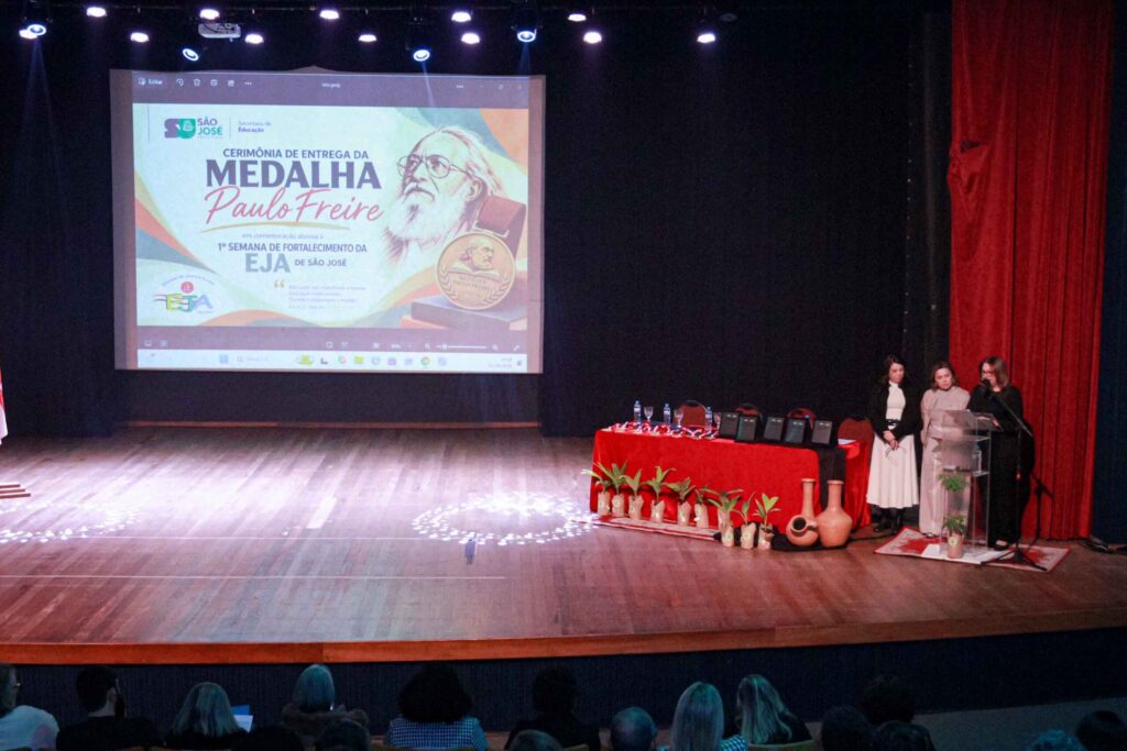 São José homenageia estudantes e educadores da EJA com Medalha Paulo Freire