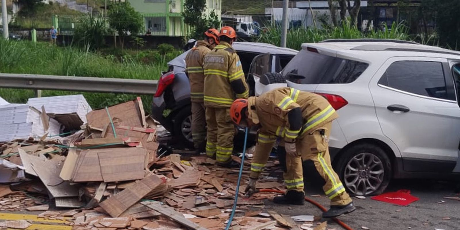 Acidente em Barra do Piraí deixa cinco pessoas mortas e nove feridos