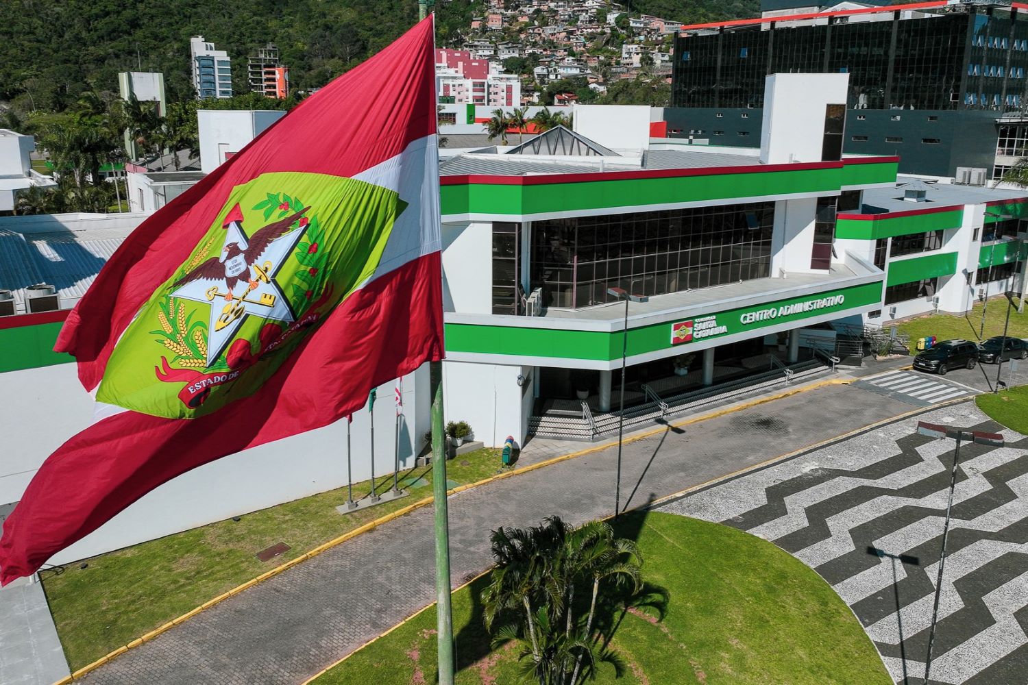 Auxílio-alimentação passa a integrar 13º e férias de servidores estaduais de SC