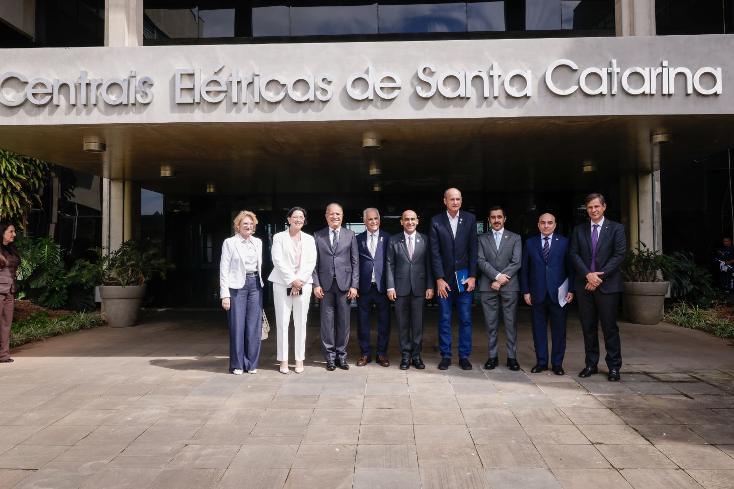 Celesc recebe missão de diplomatas do Oriente Médio