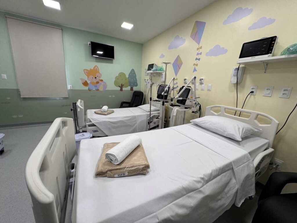 Com custeio do Estado, Hospital Azambuja de Brusque entrega nova UTI Pediátrica e amplia atendimento de alta complexidade na região