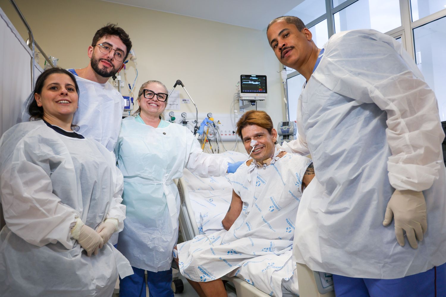 Da incerteza à recuperação: paciente volta a andar com apoio de equipe multidisciplinar do Hospital Governador Celso Ramos