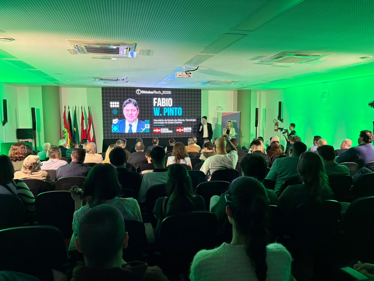 Da tradição à inovação: SCTI é apoiadora da OktoberTech e participa da abertura oficial do evento