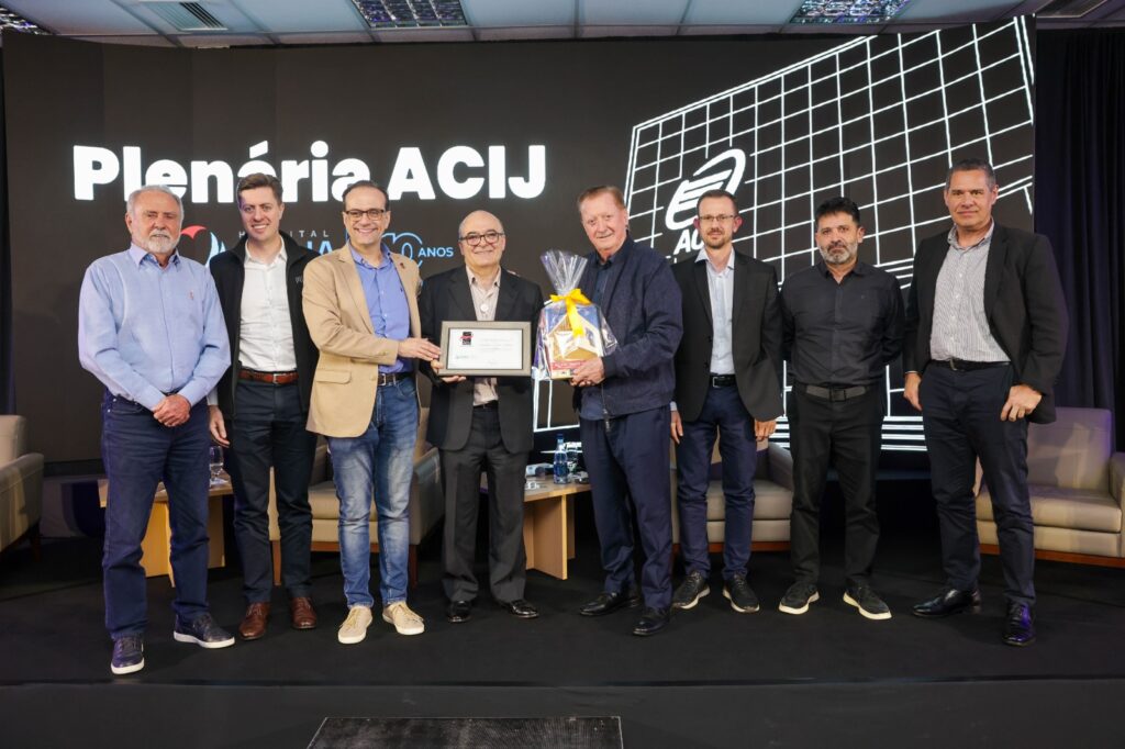 Hospital Dona Helena recebe homenagem da Associação Empresarial de Joinville