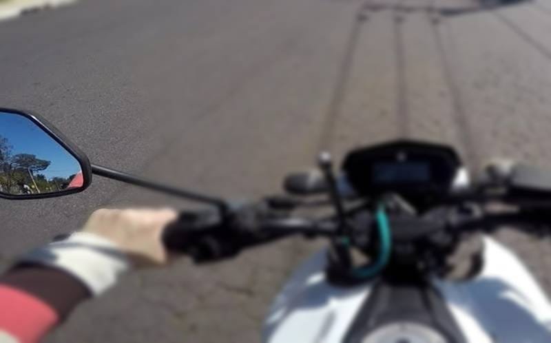 Motociclista sem CNH foge da PM e é abordado após perseguição em Três Barras
