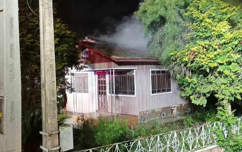 Mulher tem 54% do corpo queimado em incêndio que destruiu casa em Mafra