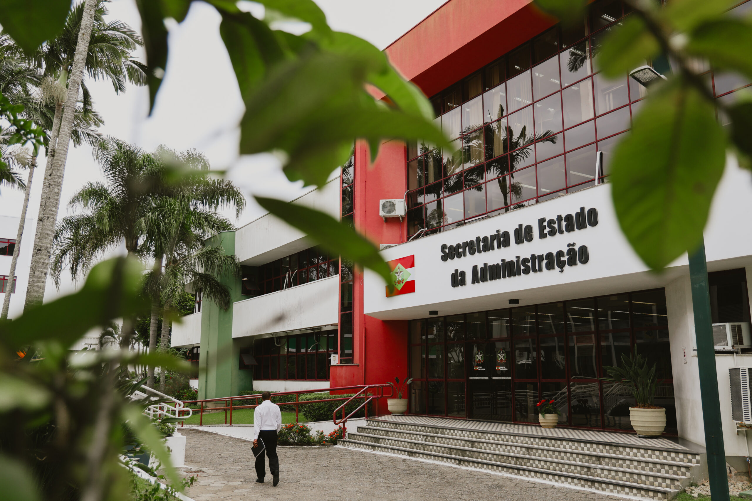 Secretaria da Administração realiza sorteio de leiloeiro para participar do segundo leilão de bens móveis inservíveis de 2024