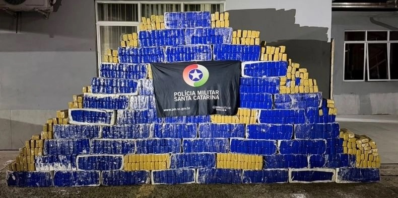 Sete pessoas são detidas com 1,4 tonelada de maconha em Barra Velha