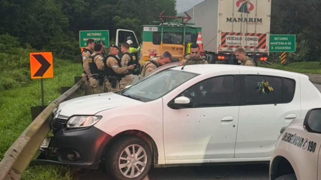 Três pessoas morrem em confronto com a PM após perseguição por carro furtado na BR-101